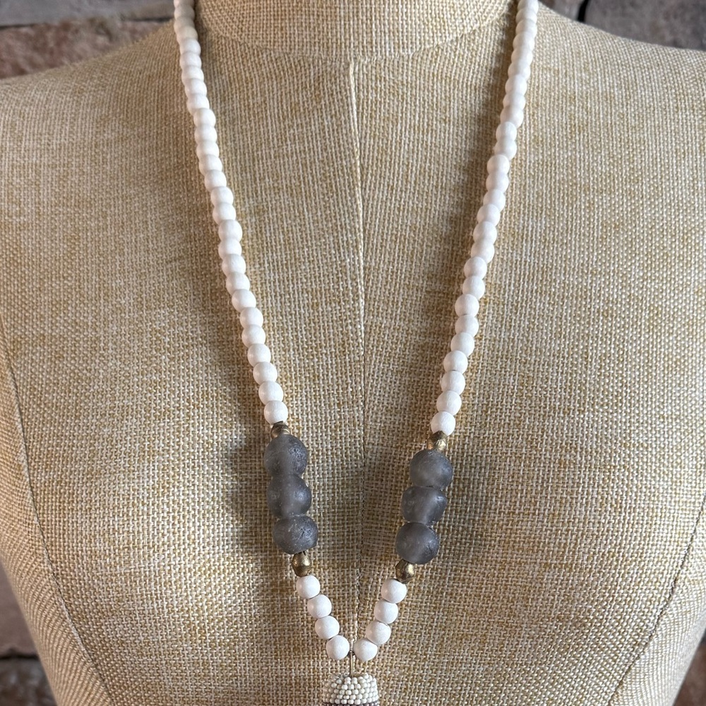 New🌟Anthropologie-Elegant White and Gray Beaded Necklace with Tassel - Picture 2 of 6
